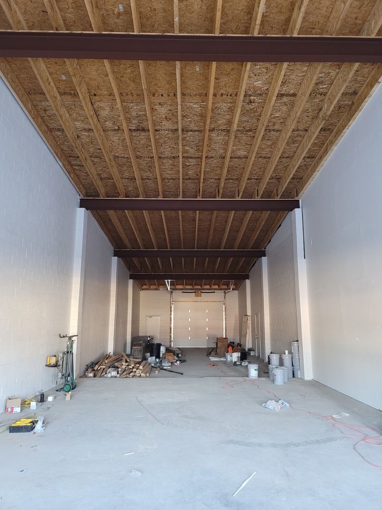 Flex/Retail Space: 2121 State St, Columbus, IN 47201
